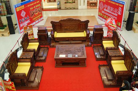 《锦绣华夏》巨型大红酸枝艺术沙发“惊现”长治